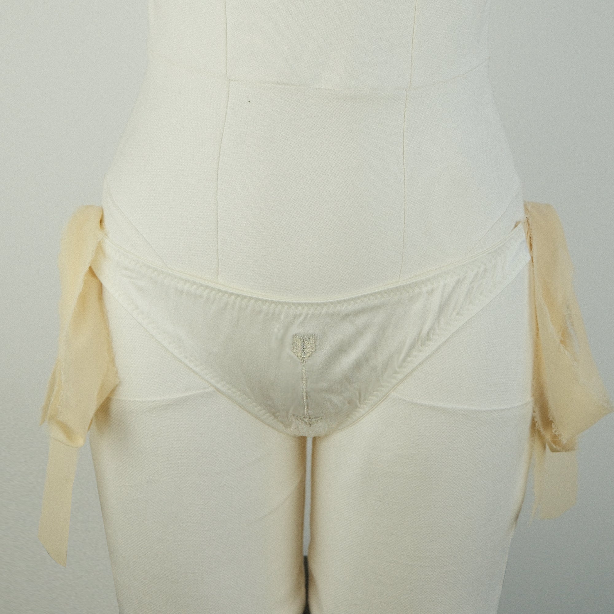 Arrow Tie Side Knicker