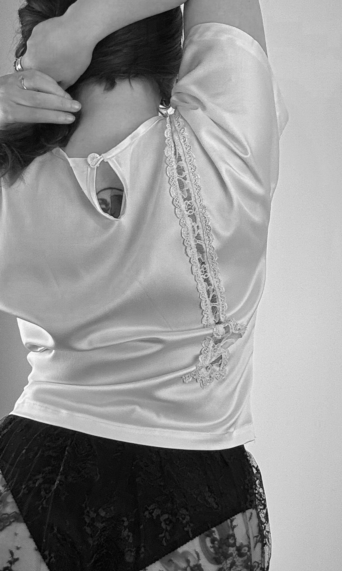 ARROW CROP TOP